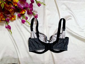 🇳🇿💫🎀Black Polka Dot Bra with Lace Trim
