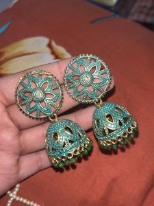 stylish indian earing with a pearl choker and ring
