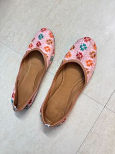 Embroidered Juttis
