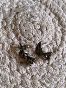 Leaf Design Stud Earrings