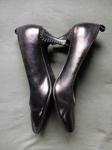 Classic Black Pointed Toe Heels