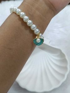 Elegant Pearl Bracelet with Shell Charm