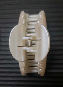 Pearl Hair Claw Clip