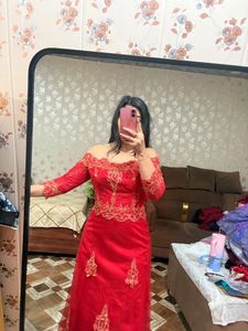 Red Embellished Off-Shoulder Gown🎀❤️🦋