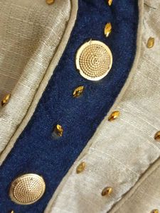 Embroided blouse with pubb