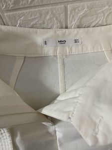 Wide Legged Straight Jeans With Belt