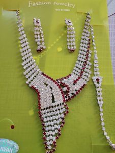 Beautiful Haar Set With Earrings