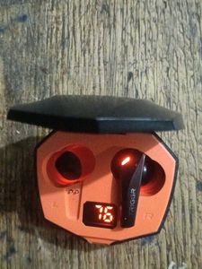 TRIGGER EARBUDS