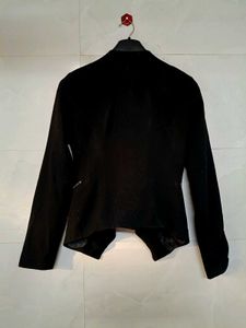 Chic Black Blazer with Zipper Detail