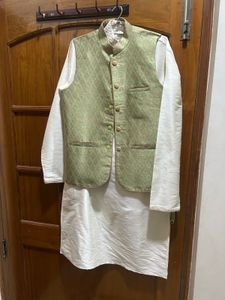 Elegant Cream Kurta pyjama set for Men