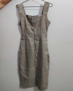 Elegant Plaid Bodycon Dress with Square Neckline