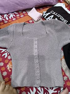 Cute Button-Up Knit Top ( i m sending freebies als