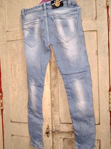 Light Wash Ripped Jeans