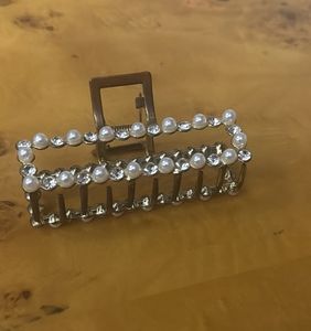 Pearl Hair Claw Clip