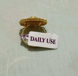 Exquisite Gold Ring with Ruby and Diamonds