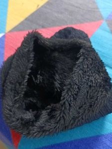 Cozy Black Knit Beanie with Fur Trim