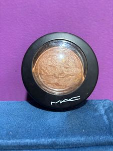 M·A·C Multi-Mineral Complex