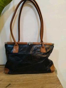 Chic Black &amp; Tan Leather Hobo Bag✨
