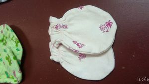 Baby gloves and Socks Set