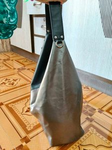 Chic Two-Tone Hobo Bag
