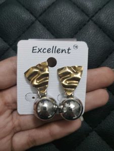 set of 3 earrings and 1 freebie too