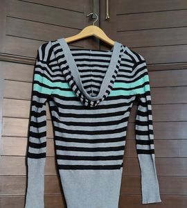 Women Grey Slim-fit V-neck Striped Hoodie Sweater