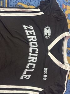 Black Zero Circle Crop Top
