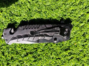 BLACK FOLDING POCKET KNIFECompact EDC
