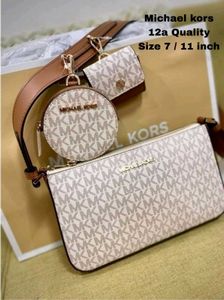 MICHAEL KORS JET SET CROSSBODY WITH TECH ACCESSORI