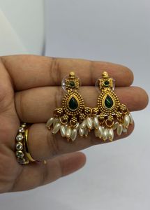 Elegant Green Stone &amp; Pearl Necklace Set