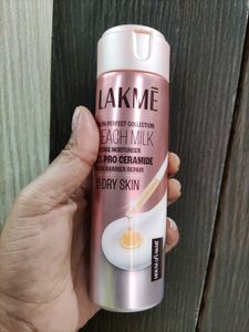 Lakme Peach Milk &amp; Mousse Foundation Set