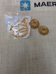 4 Neckchains and one pair earings