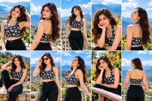 Floral Print Halter Neck Crop Top51
