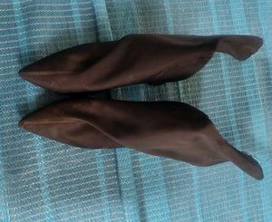 Chic Black Pointed Toe Boots
