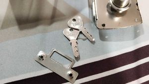 Falkon Cupboard Lock with Keys (3 piece)