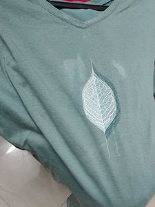 Cute Leaf Print V-Neck T-Shirt