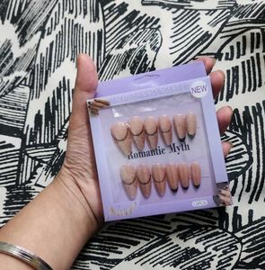 Romantic Myth Press-On Nails