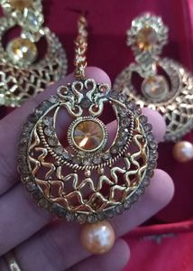 Golden Colour Earrings With Mangtika