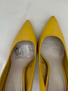 chic solid mustard Zara Heels