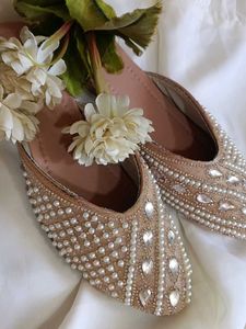 Pearl Embellished falt sandals🦪