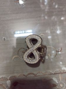 pretty metal hair clutcher