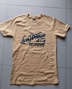 (NEW) Levi Strauss & Co. T-Shirt