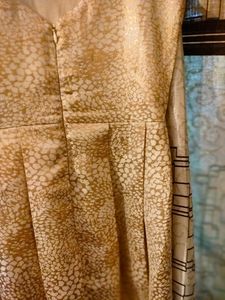 Short Dress In Golden And White Color