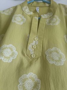 lemon green 🍏 Top