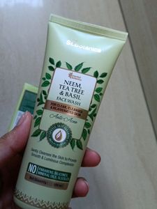 St. Botanica Neem Facewash