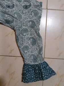Stylish Paisley Print Kurta Set