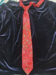 Vibrant Floral Print Tie