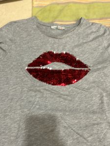 lip tshirt