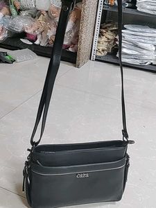 Chic Black Cara Crossbody Bag