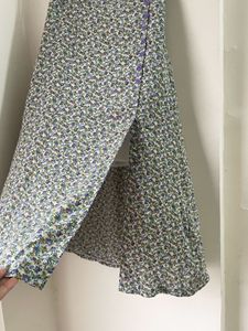A-line skirt with slit